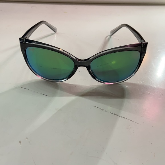 Sunglasses - Picture 6 of 11